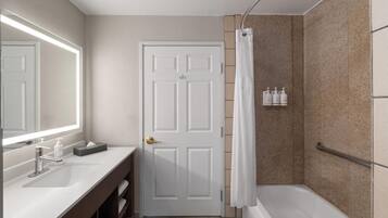Suite, 1 Bedroom, Non Smoking | Bilik Mandi | Gabungan pancuran/tab mandi, kelengkapan dandanan diri percuma