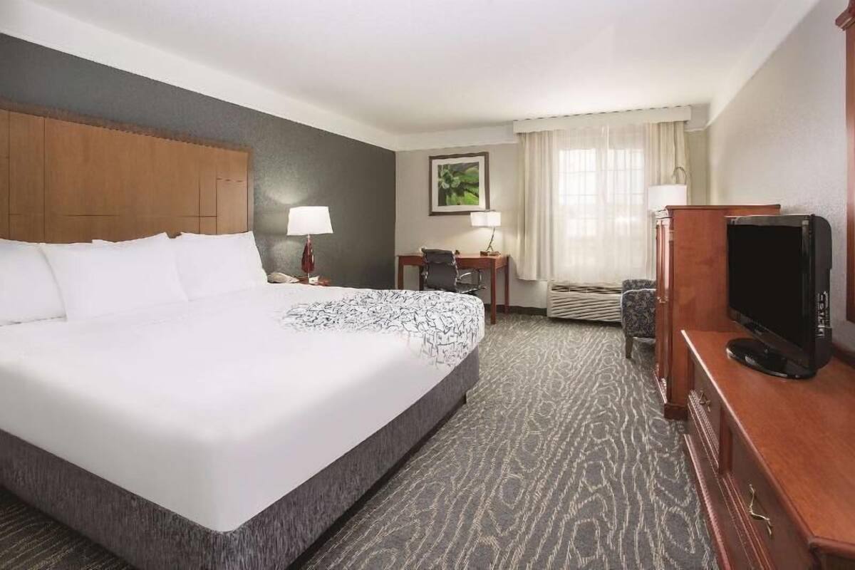 Premium bedding, pillowtop beds, desk, laptop workspace