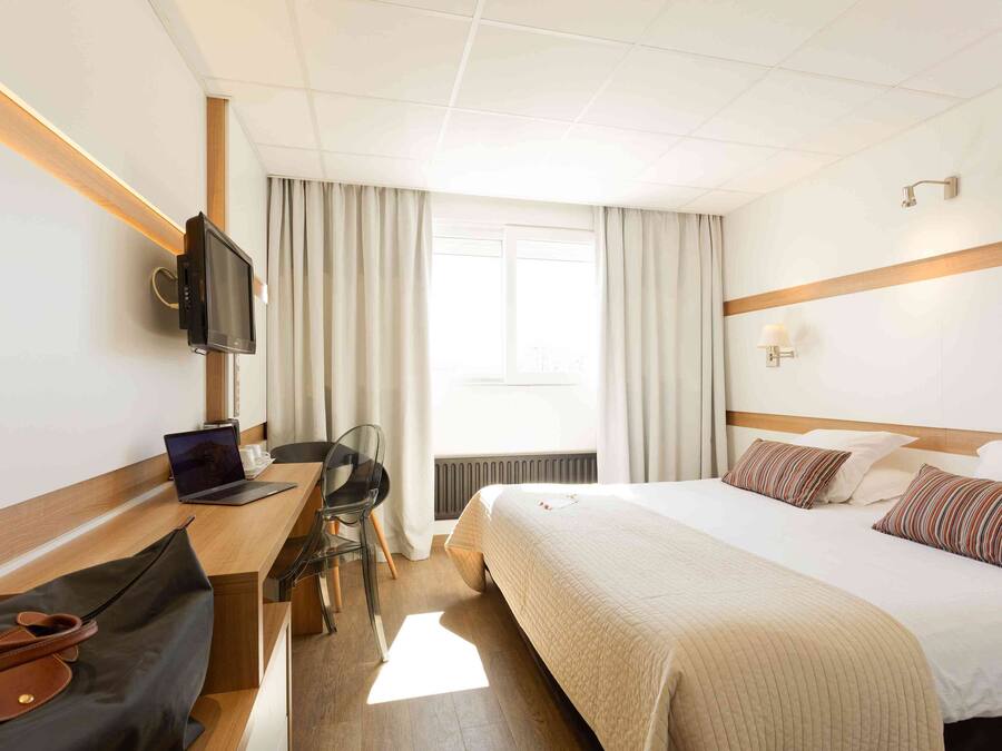 In-room safe, desk, blackout drapes, soundproofing