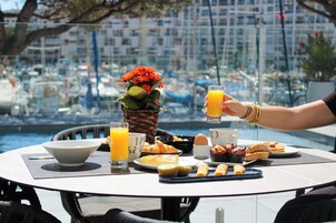 Daily buffet breakfast for a fee