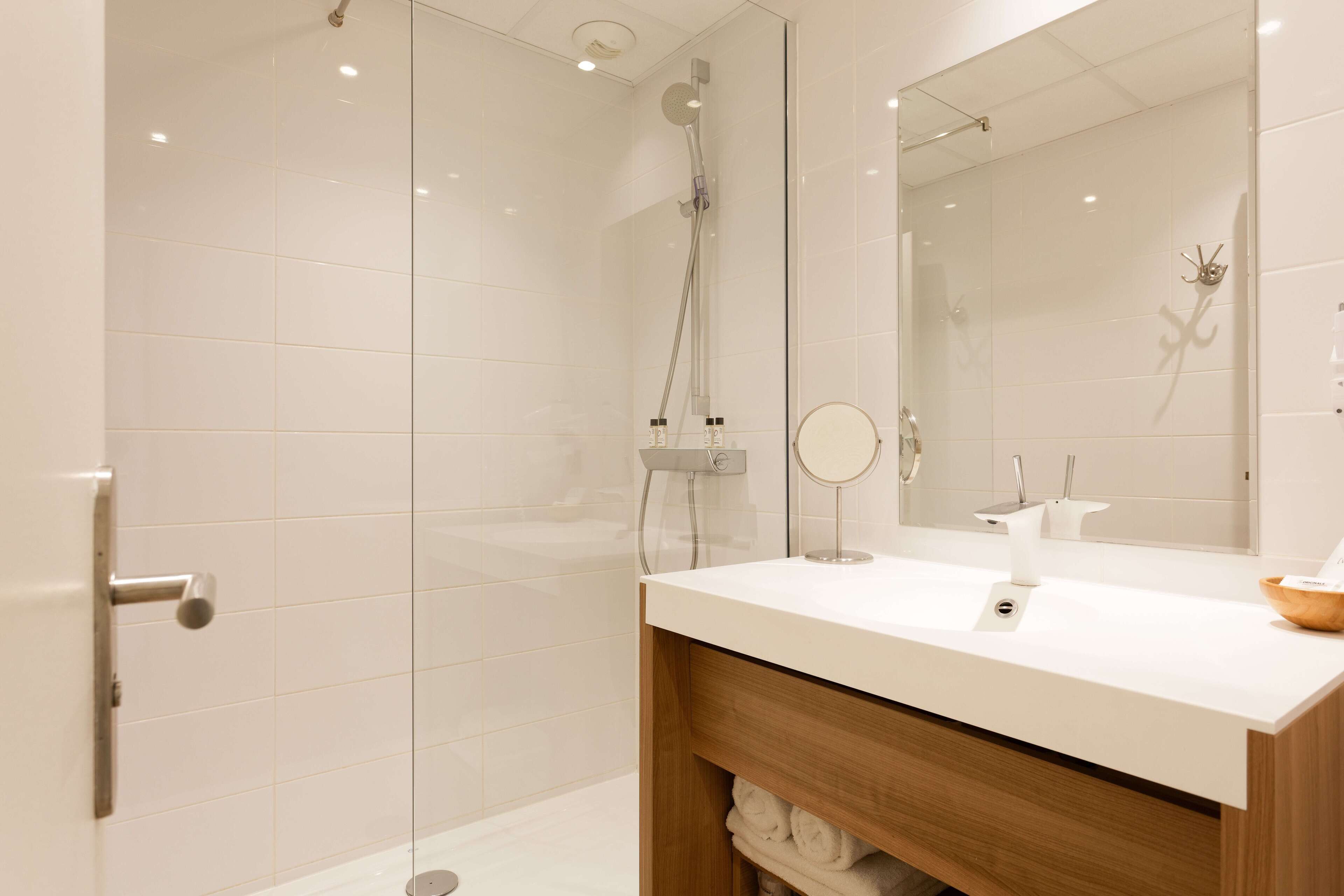 comfort triple room | bathroom | free toiletries, hair dryer, towels, soap