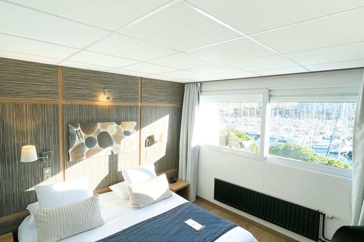 premium double room, harbour view | 1 bedroom, in-room safe, desk, blackout curtains