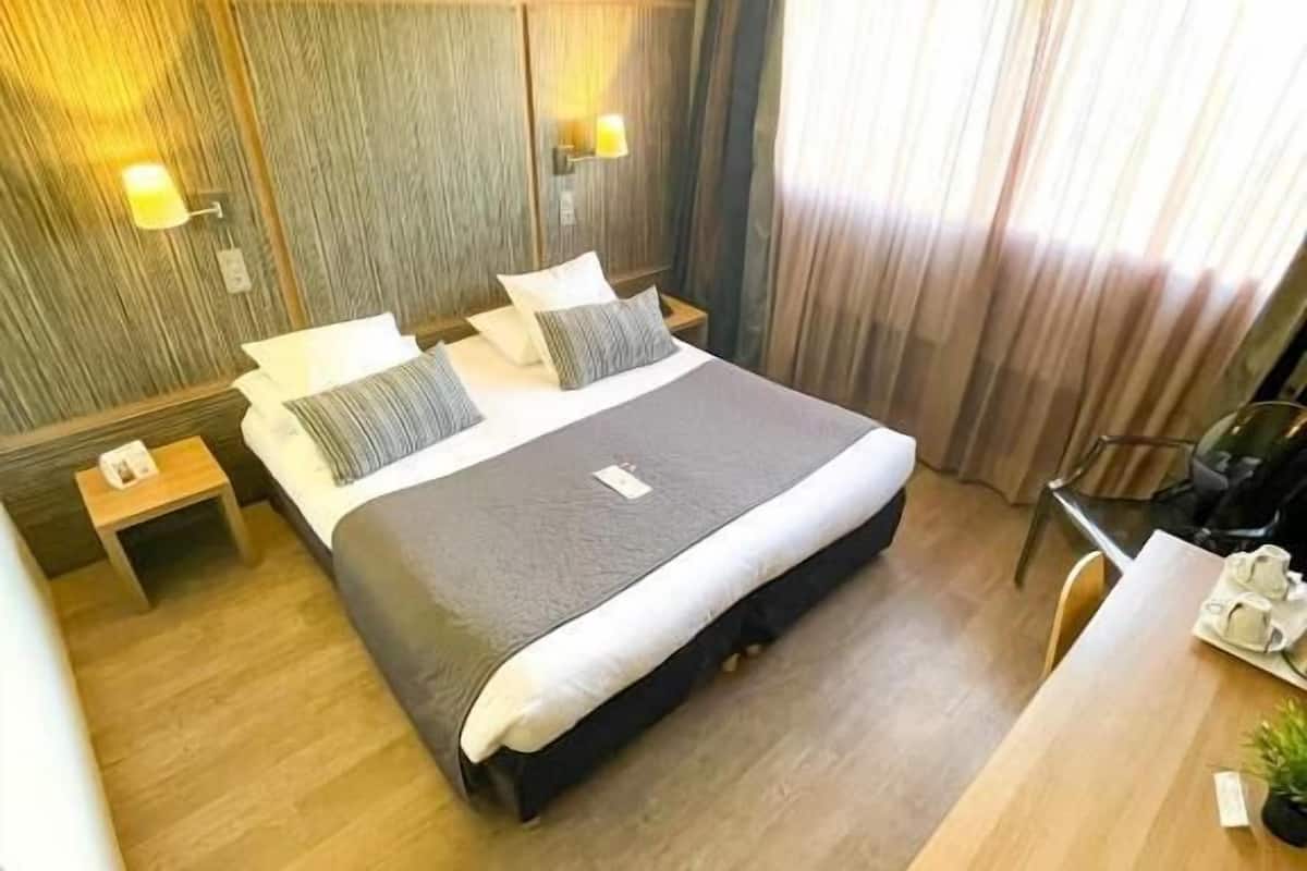 standard double room, courtyard view | 1 bedroom, in-room safe, desk, blackout curtains