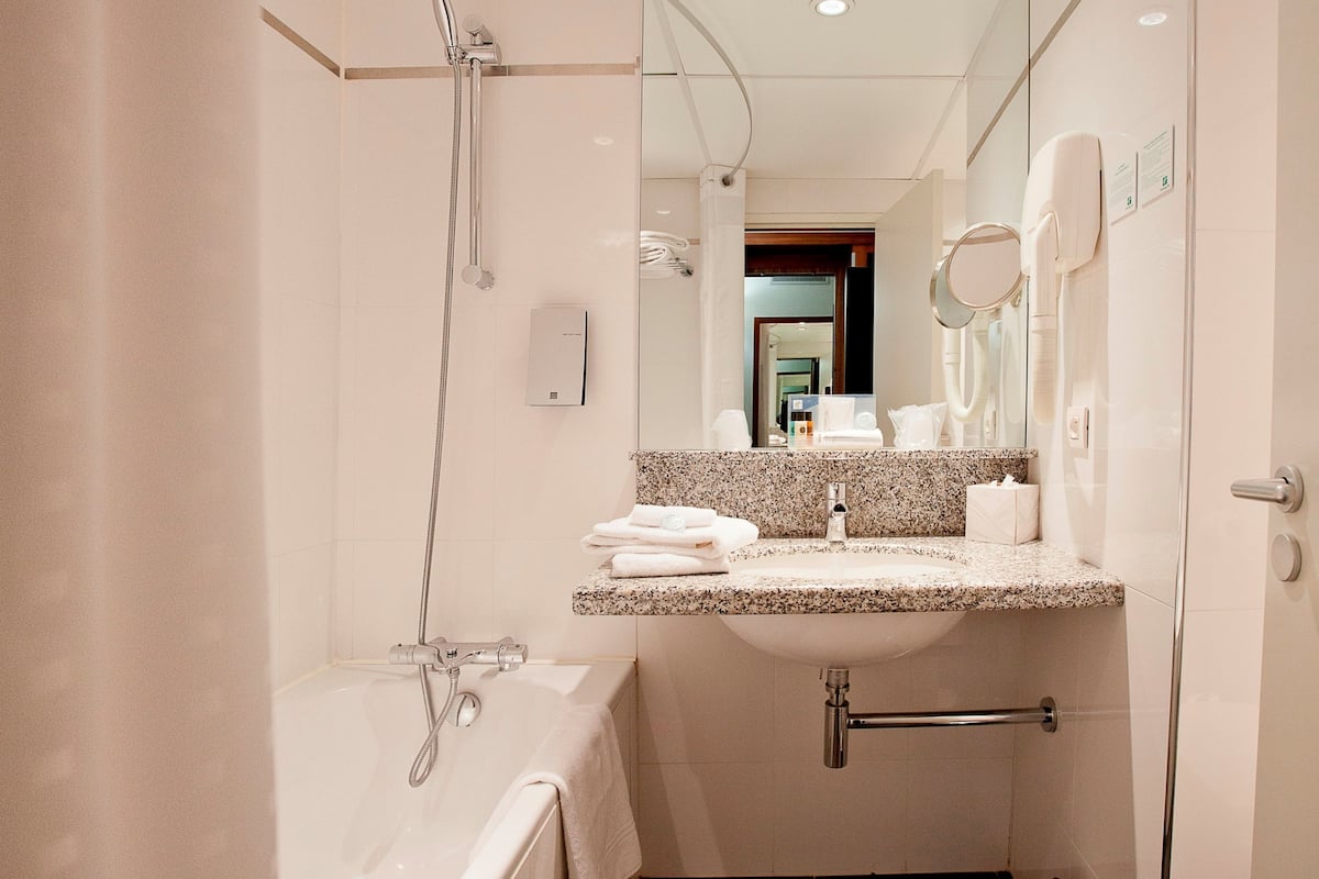 deep-soaking bathtub, free toiletries, hair dryer, towels