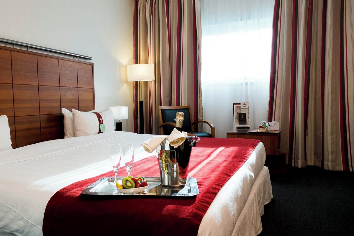 Minibar, in-room safe, desk, blackout curtains