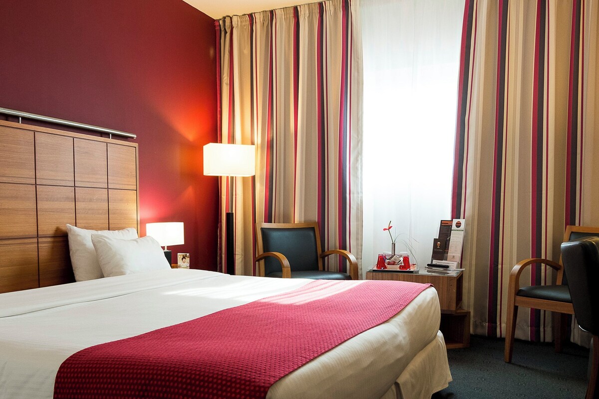 Minibar, in-room safe, desk, blackout curtains