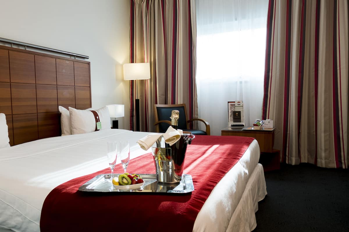 minibar, in-room safe, desk, blackout curtains