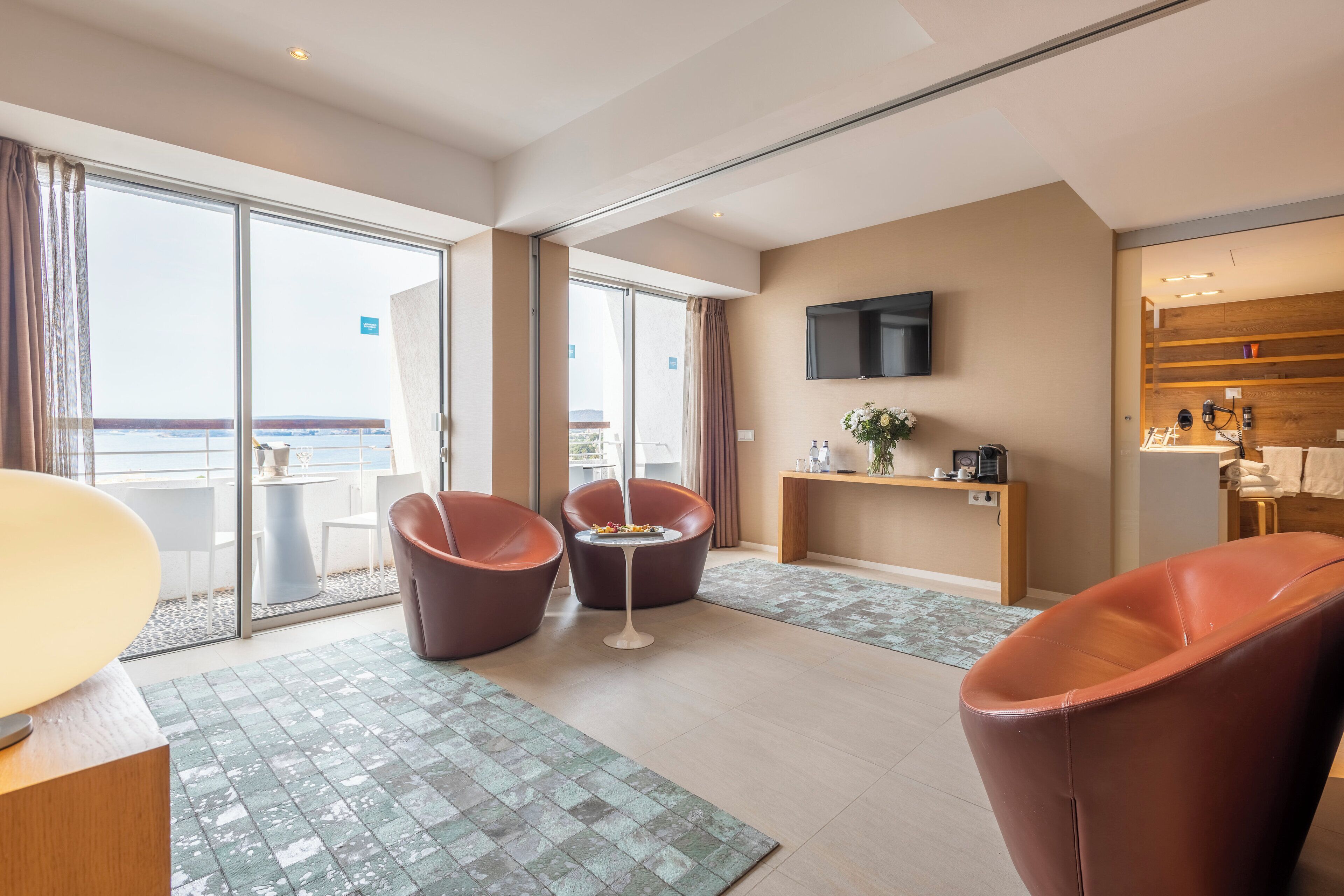 Familien-Suite | Zimmersafe, Schreibtisch, laptopgeeigneter Arbeitsplatz