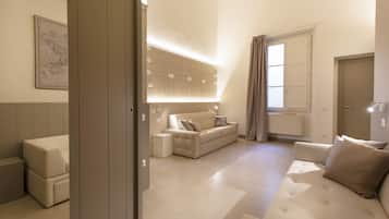 Suite Deluxe | Área de sala de estar | Televisión