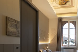 1 bedroom, premium bedding, down duvets, desk