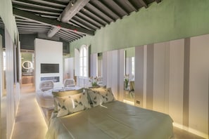 1 bedroom, premium bedding, down duvets, desk