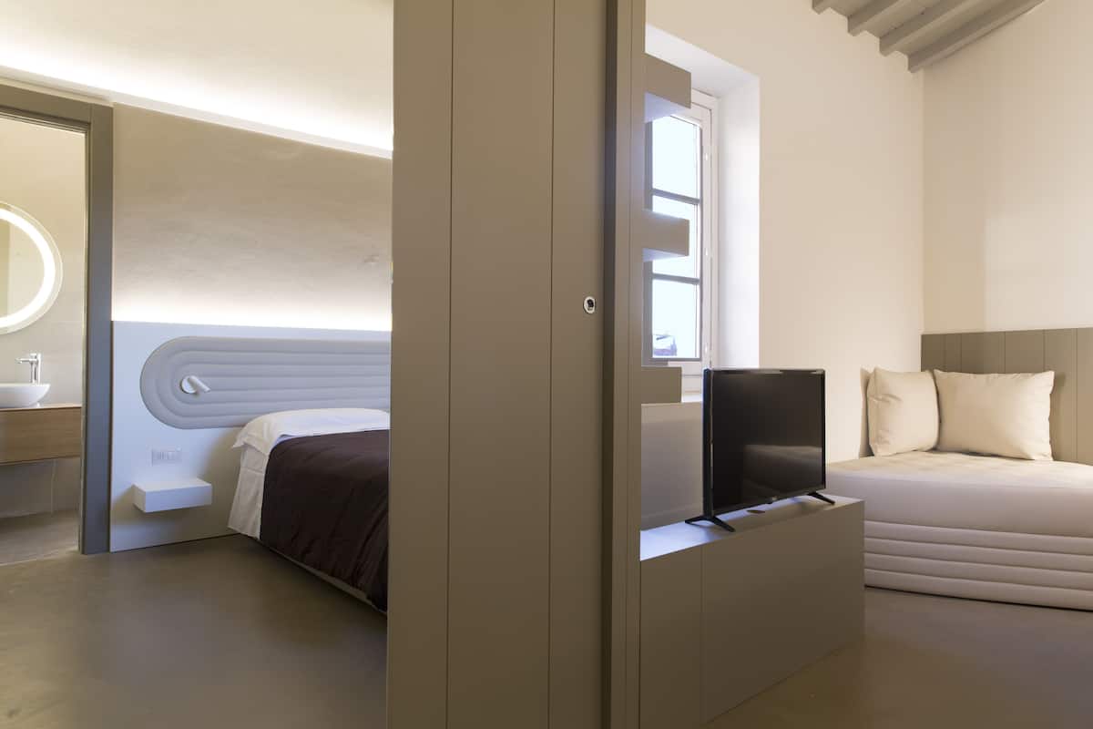 1 bedroom, premium bedding, down duvets, desk