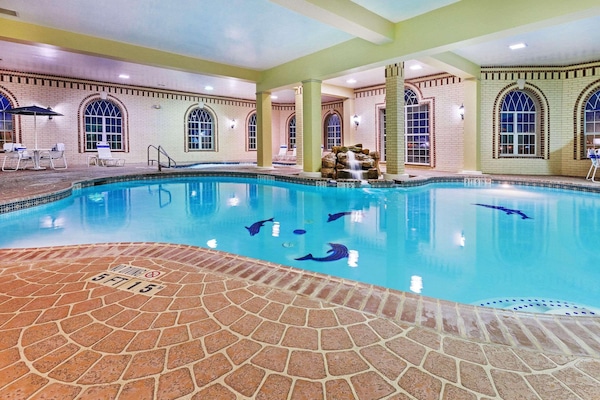 Hồ bơi trong nhà