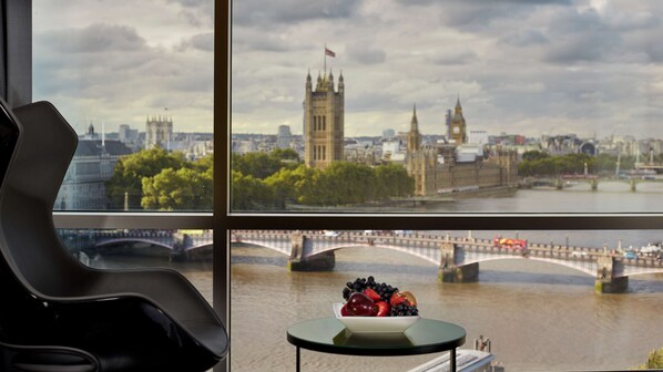 저자극성 침구, 미니바, 객실 내 금고, 책상