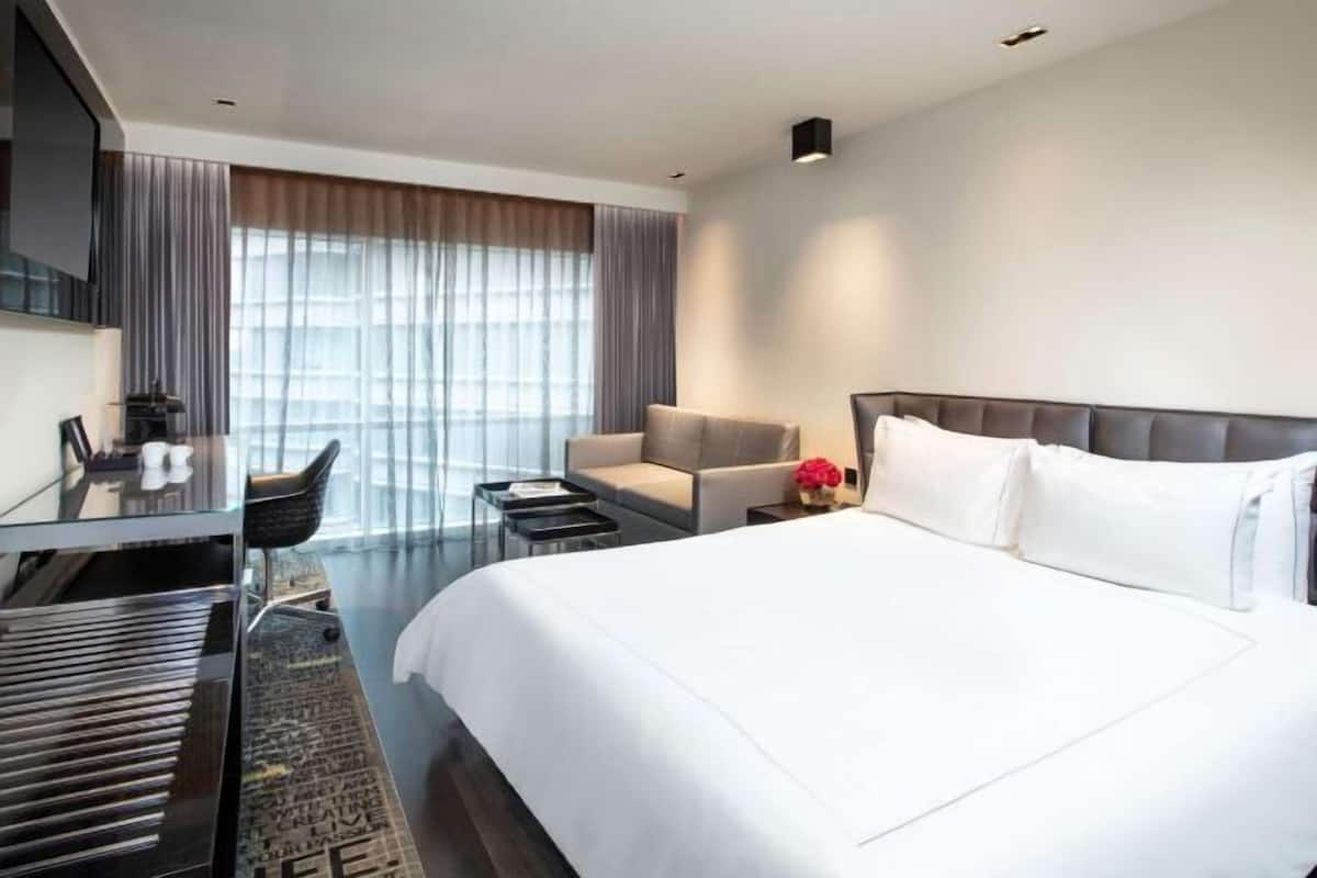 1 bedroom, hypo-allergenic bedding, minibar, in-room safe