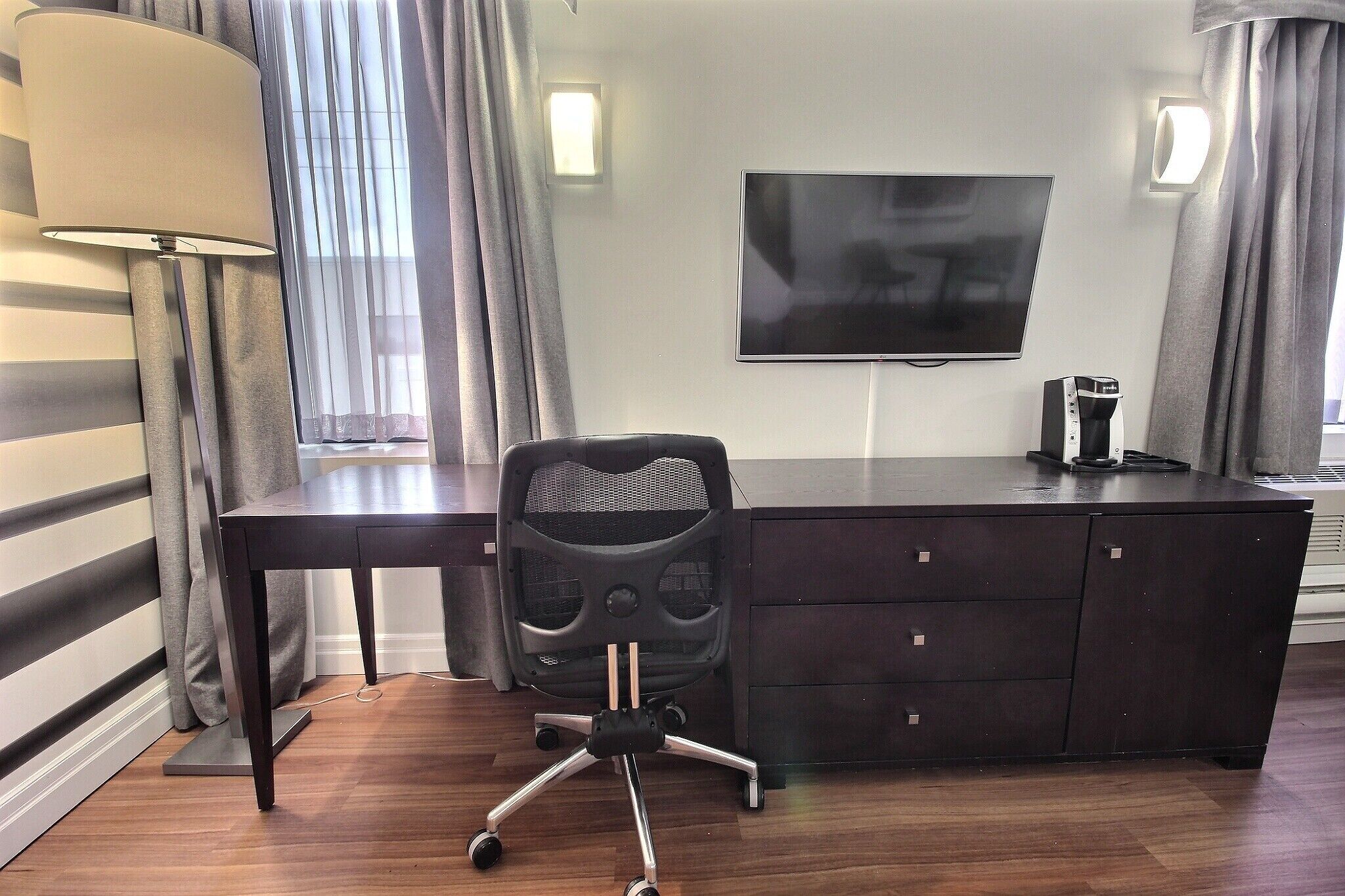 junior suite | in-room business centre