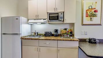 Réfrigérateur, micro-ondes dans les aires communes