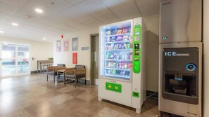 Vending machine - Motel 6 Saskatoon, SK (Saskatoon)