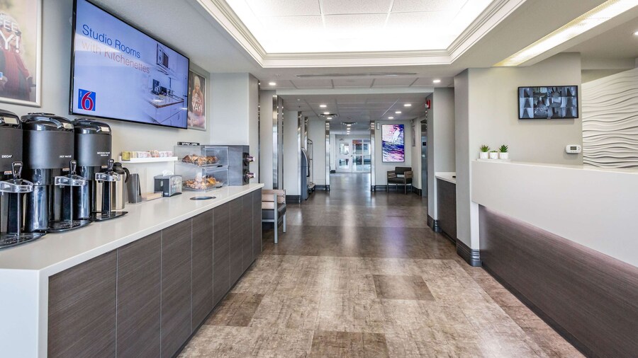 Motel 6 Saskatoon, SK