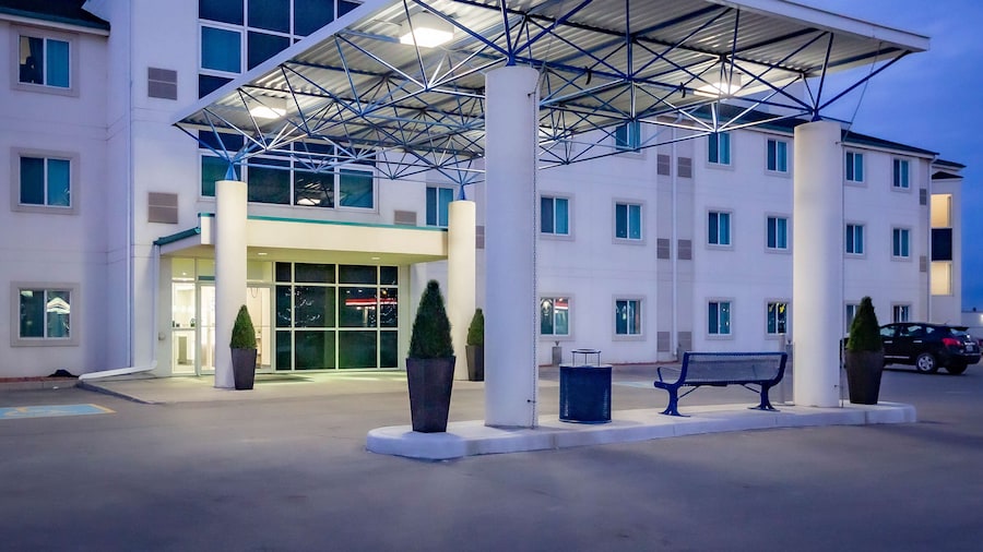 Motel 6 Saskatoon, SK