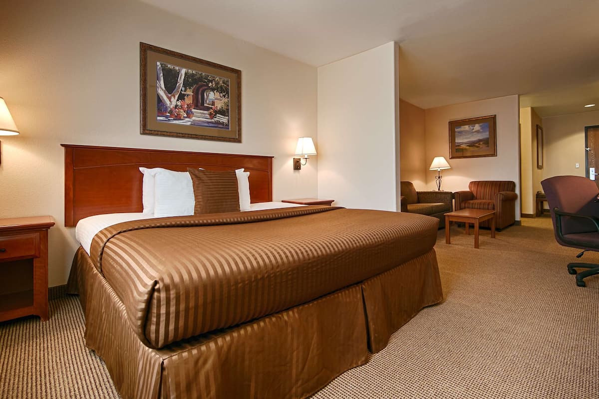 Laptop workspace, iron/ironing board, free WiFi, bed sheets