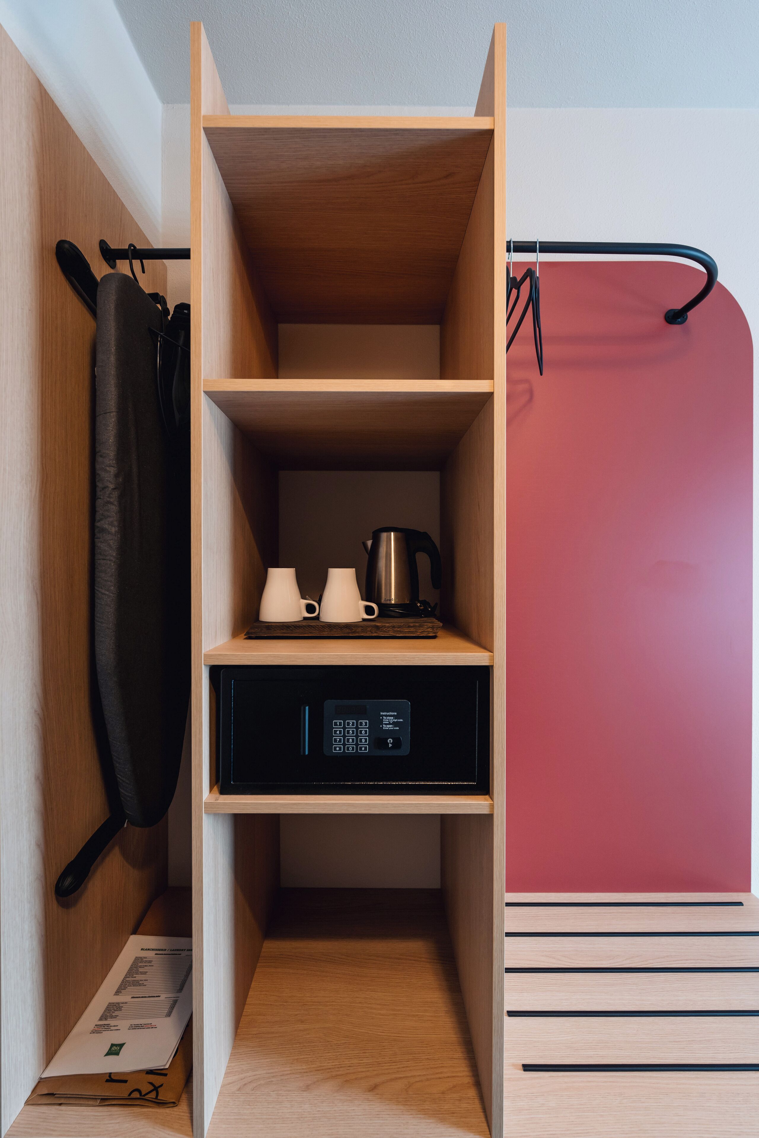 hypo-allergenic bedding, in-room safe, iron/ironing board, free wifi