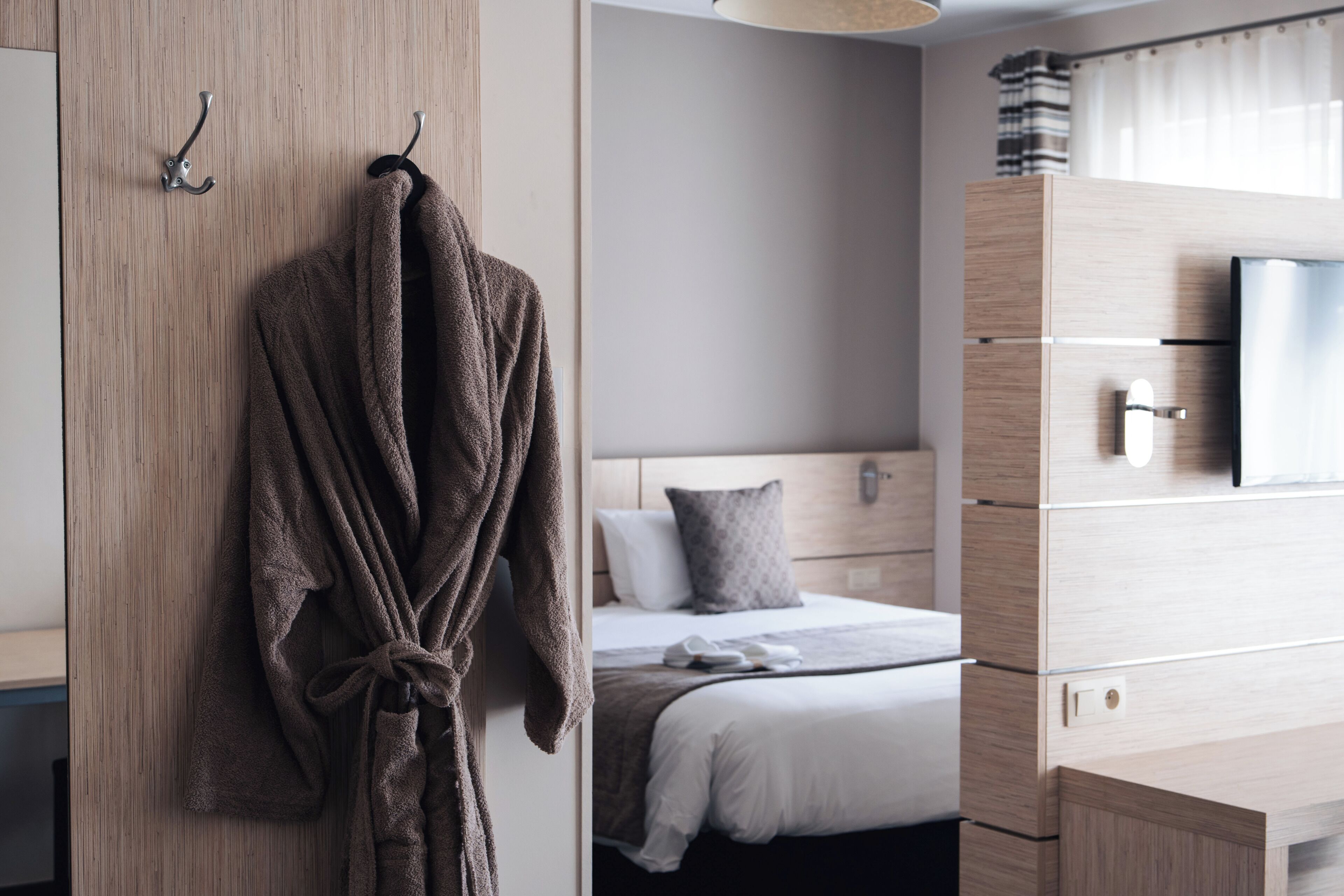 Superior Room, 1 King Bed | Hypo-allergenic bedding available, in-room safe, iron/ironing board