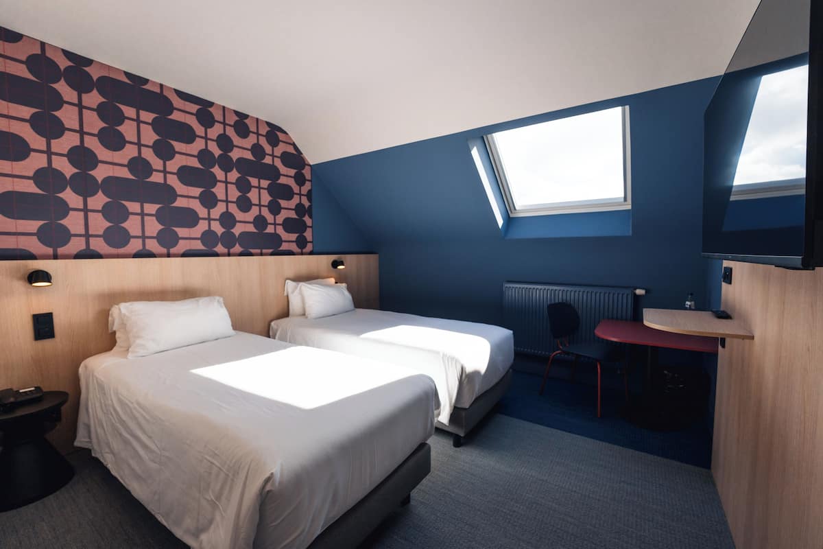 Standard Room, 2 Twin Beds | Hypo-allergenic bedding, in-room safe, iron/ironing board, free WiFi