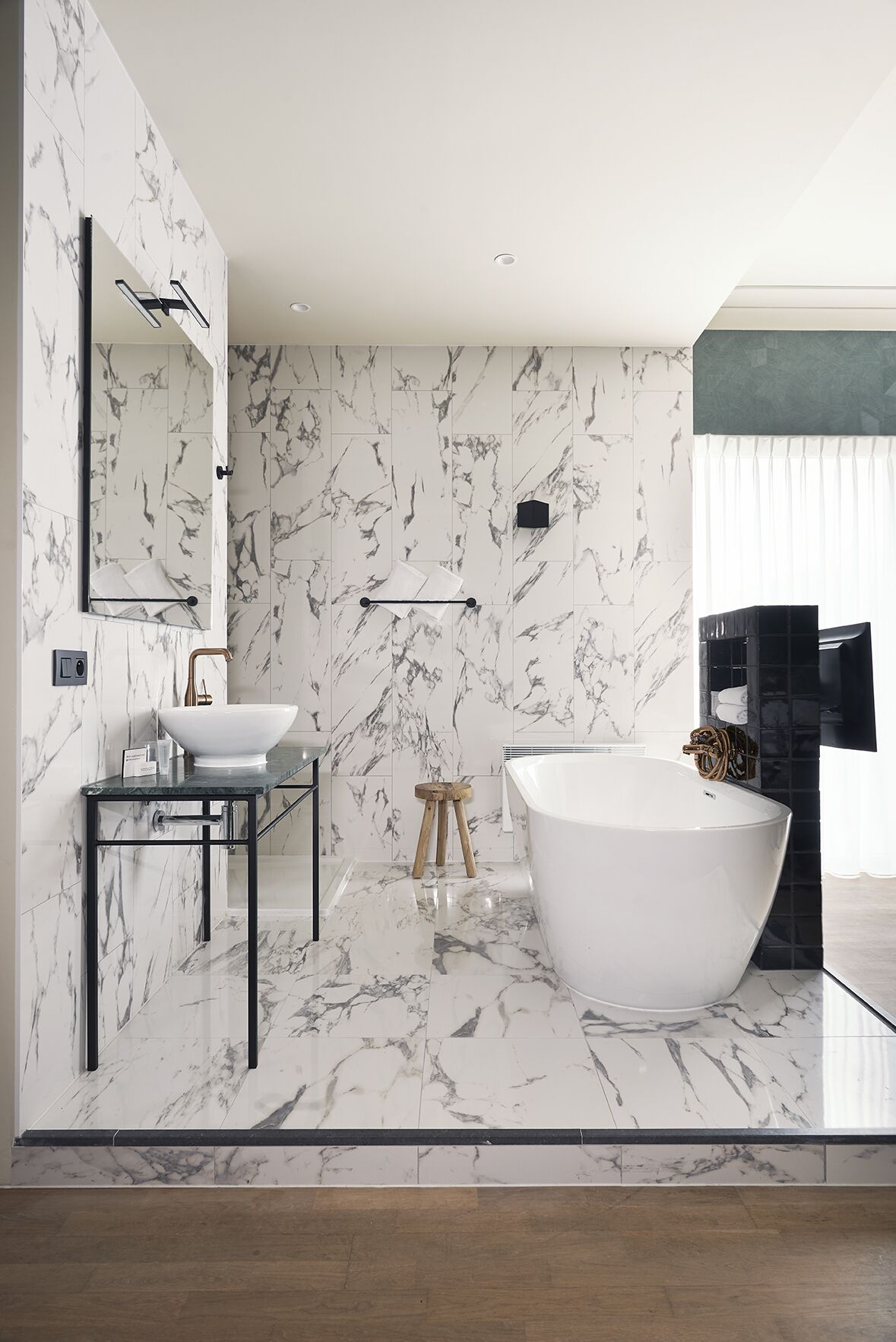 suite (open) | bathroom | rainfall showerhead, free toiletries, hair dryer, towels