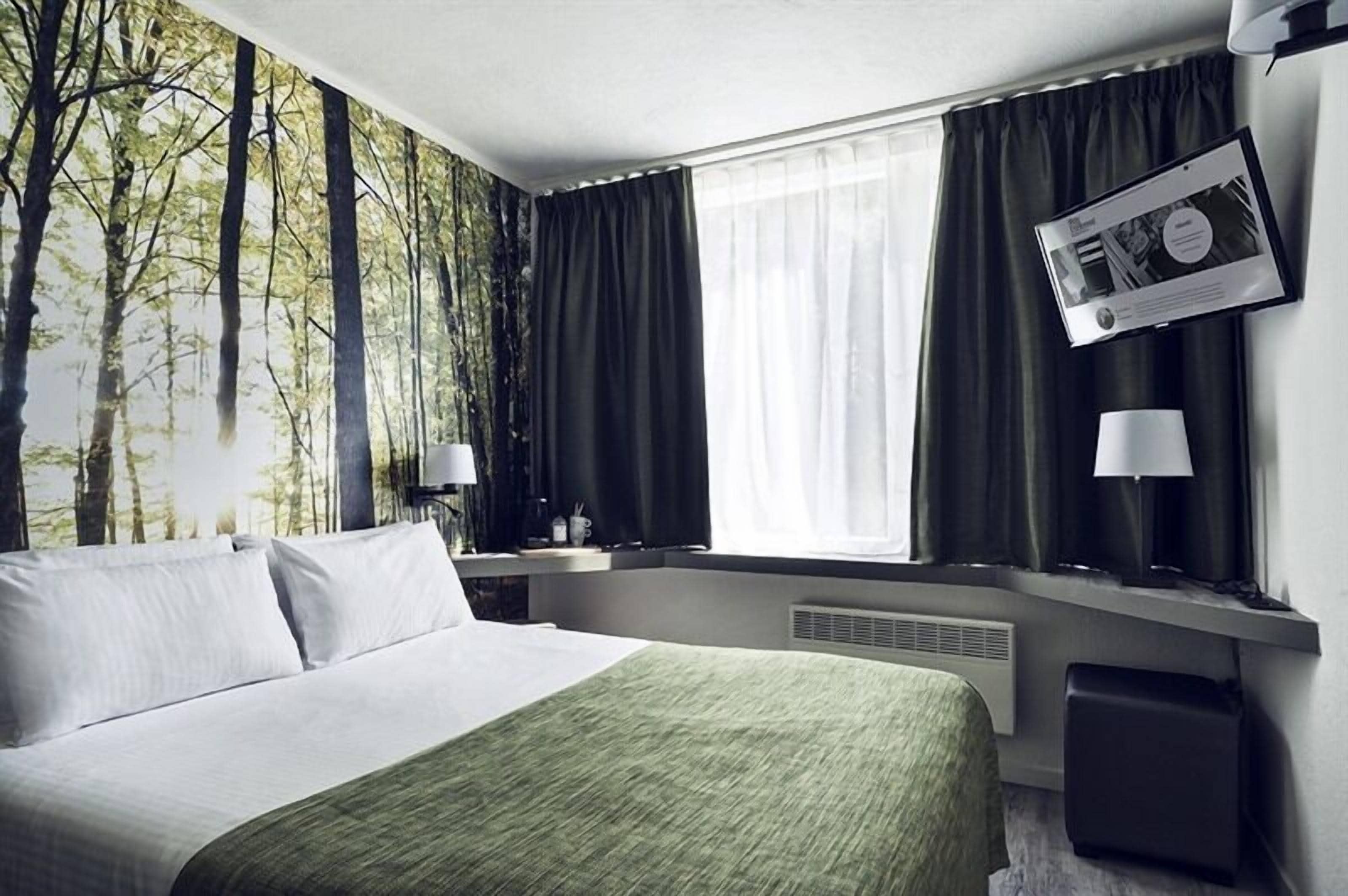 in-room safe, desk, free wifi, bed sheets