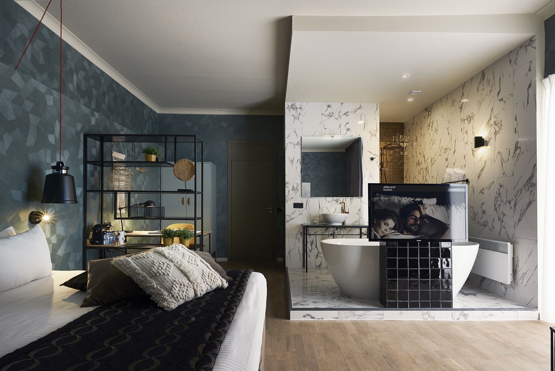 suite (open) | in-room safe, desk, free wifi, bed sheets