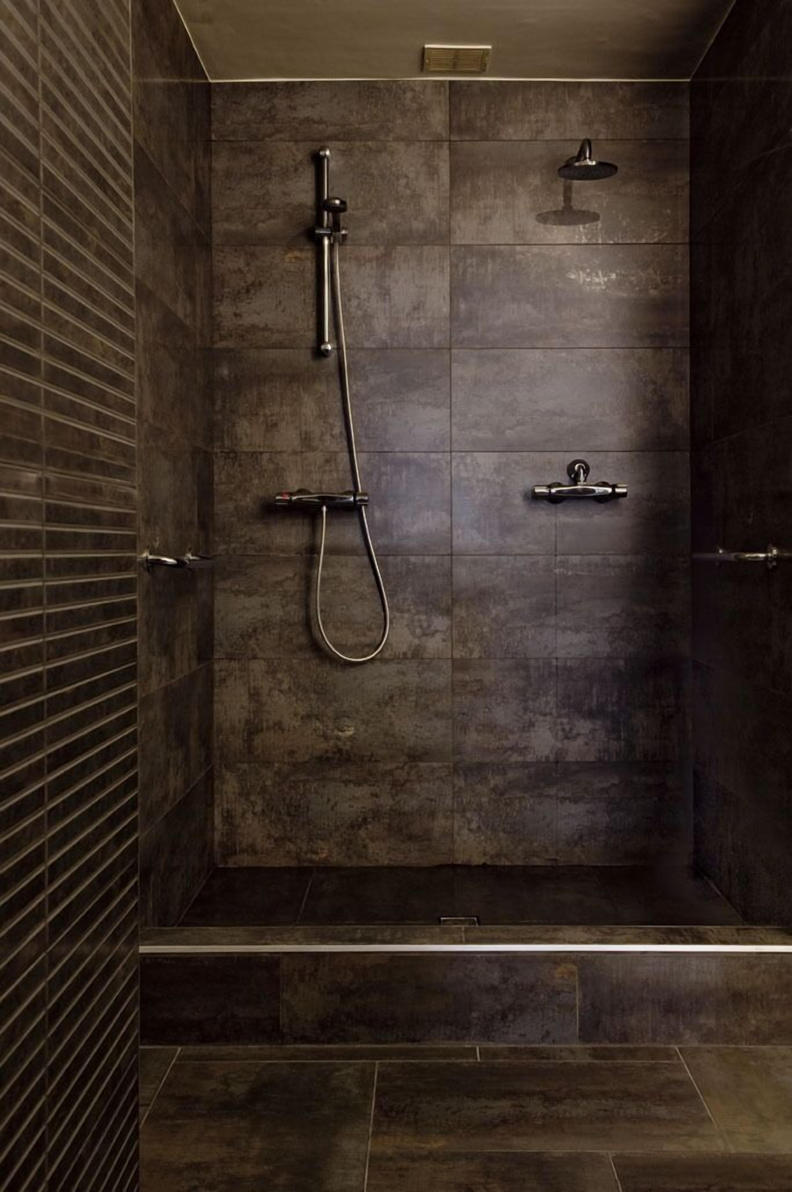 suite, sauna | bathroom | rainfall showerhead, free toiletries, hair dryer, towels