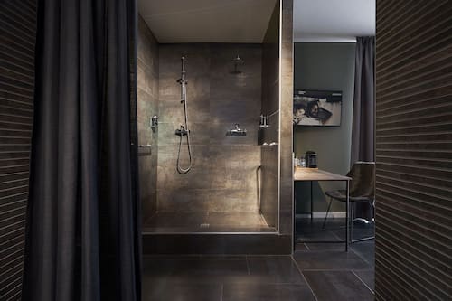 Suite, sauna | Salle de bain