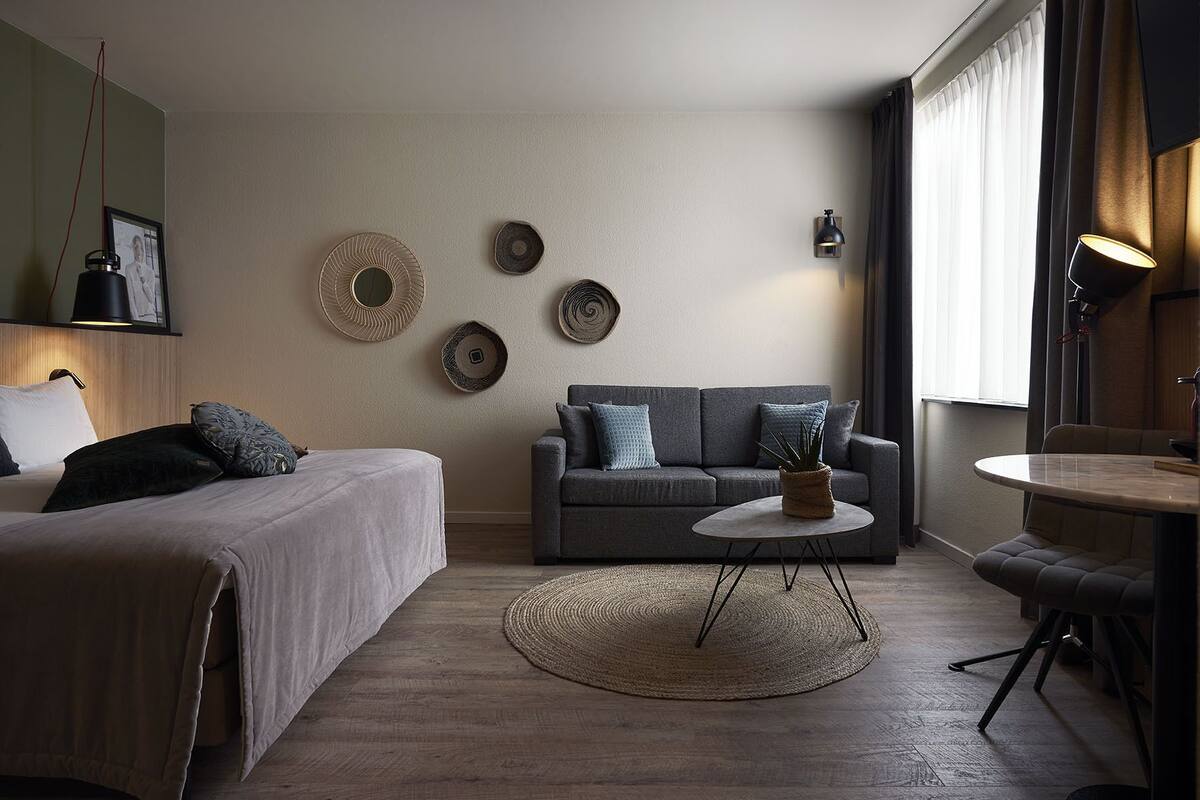 superior double room | in-room safe, desk, free wifi, bed sheets