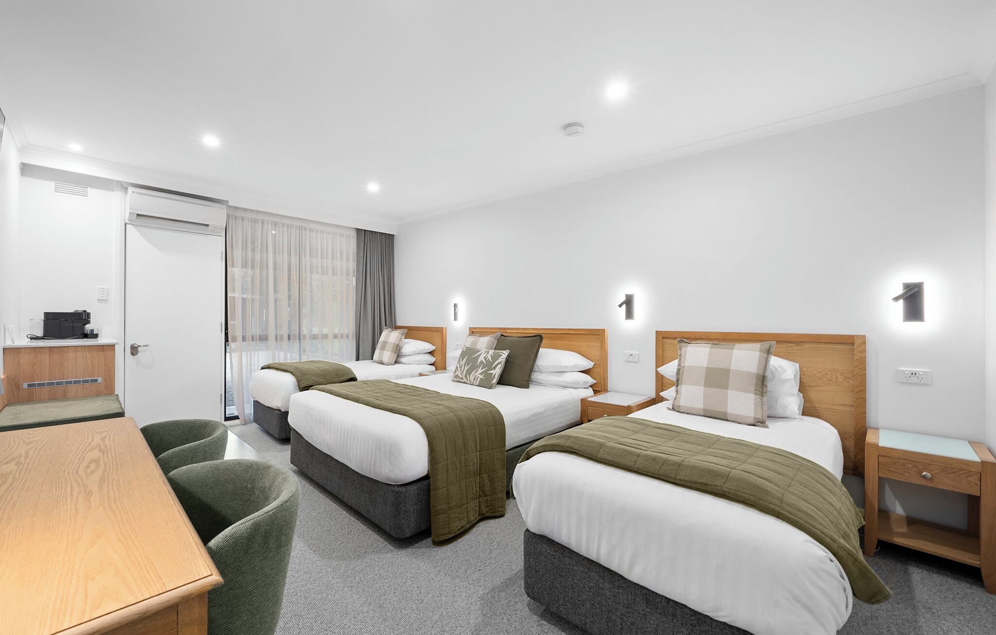 Habitación familiar | Ropa de cama de alta calidad y colchones con acolchado adicional