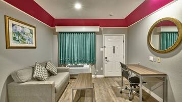 Habitación, 1 cama King size, para fumadores | Escritorio, tabla de planchar con plancha, wifi gratis y ropa de cama