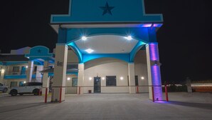 A building with a star logo, a blue and white color scheme, and a gated entrance. - Hotel Bliss Kemah (Kemah)