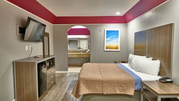 Room, 1 King Bed | Desk, iron/ironing board, free WiFi, bed sheets
