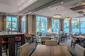 Dinner served  - Hilton Garden Inn Freeport Downtown (Freeport)