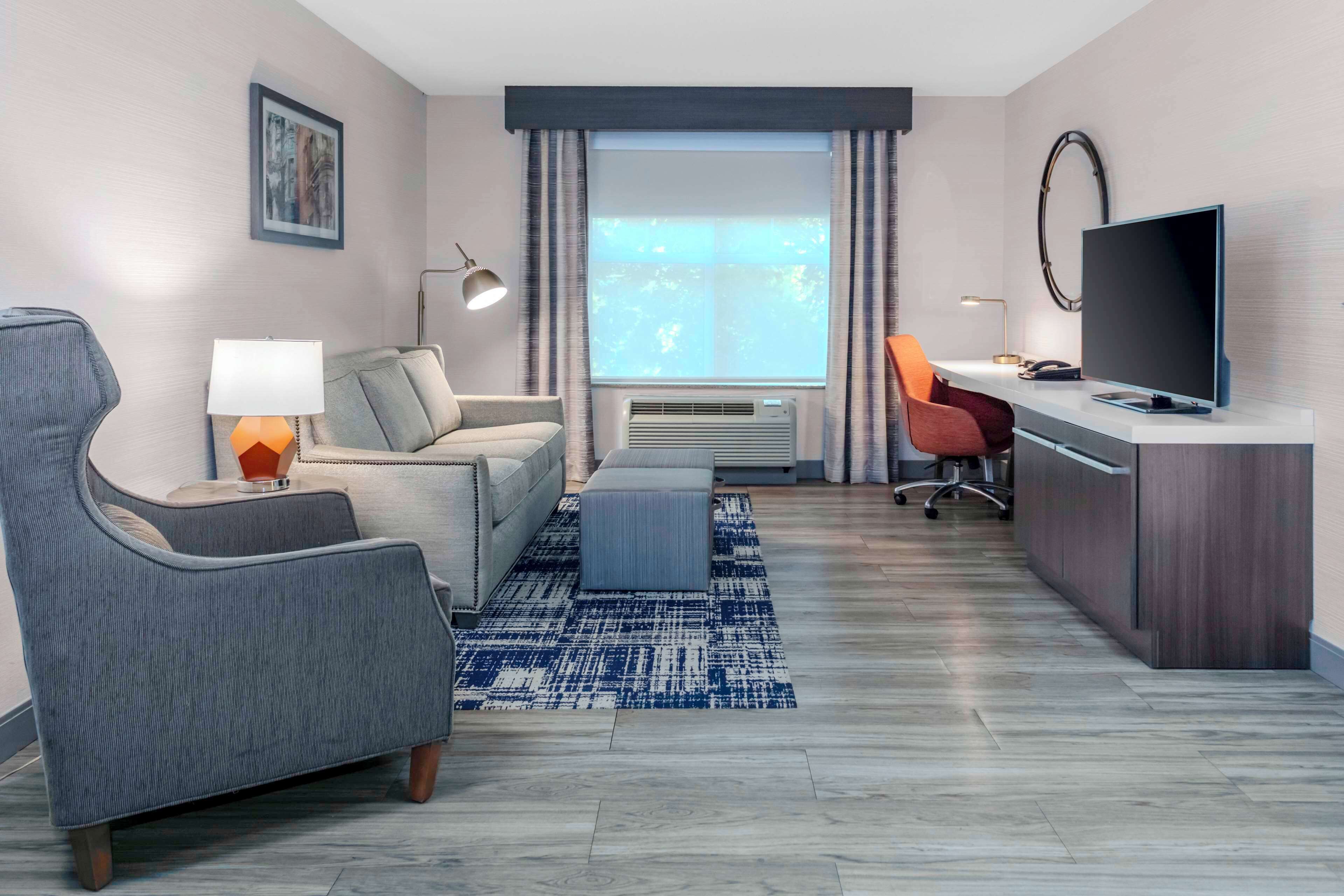 37-inch flat-screen tv with cable channels, tv, mp3 dock