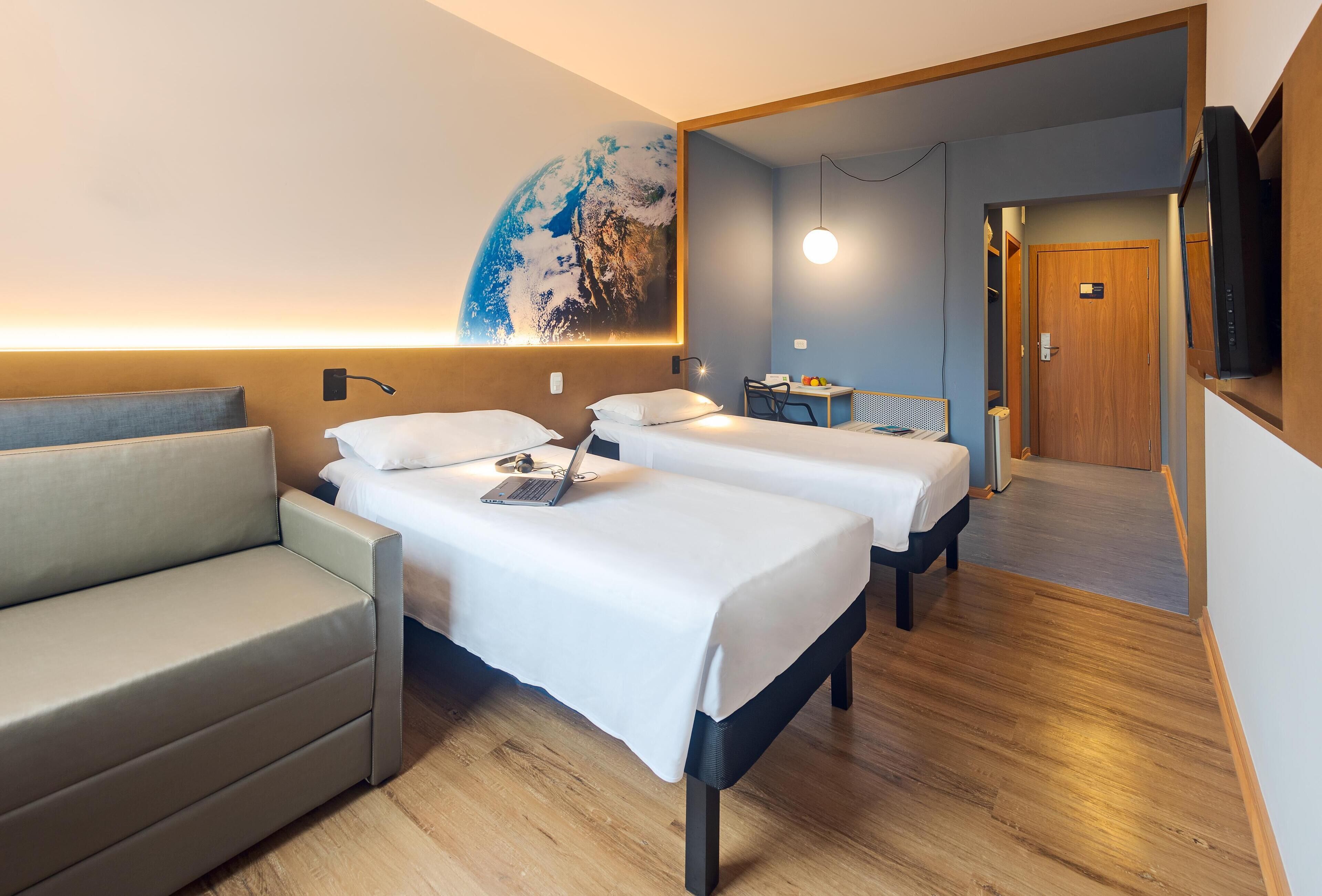 Minibar, Zimmersafe, individuell dekoriert, individuell eingerichtet