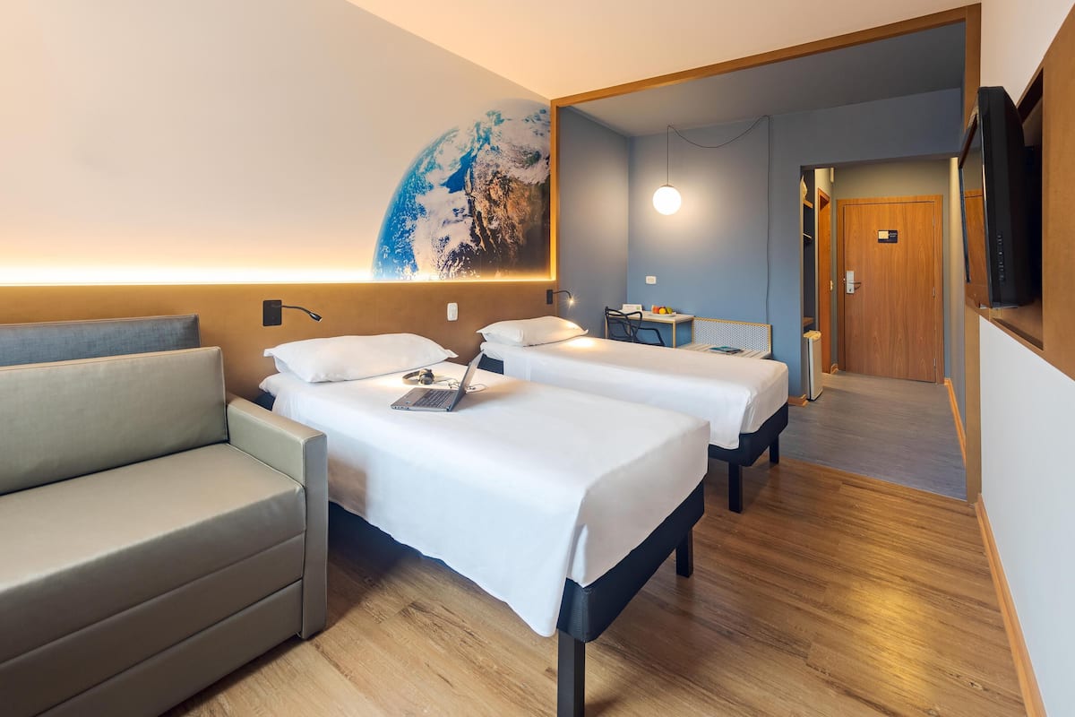 Minibar, Zimmersafe, individuell dekoriert, individuell eingerichtet