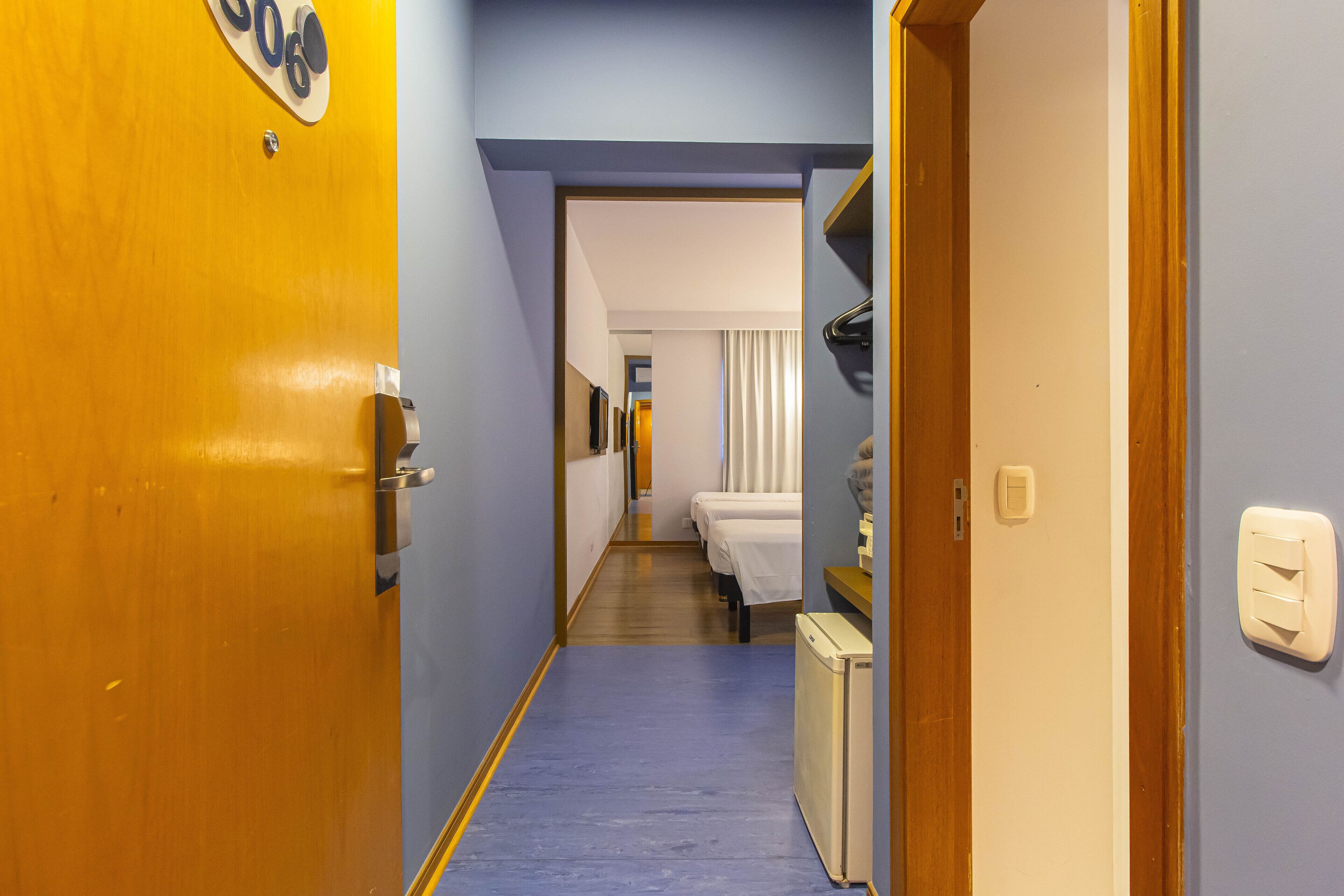 standard room, 3 single beds | 1 bedroom, minibar, in-room safe, individually decorated