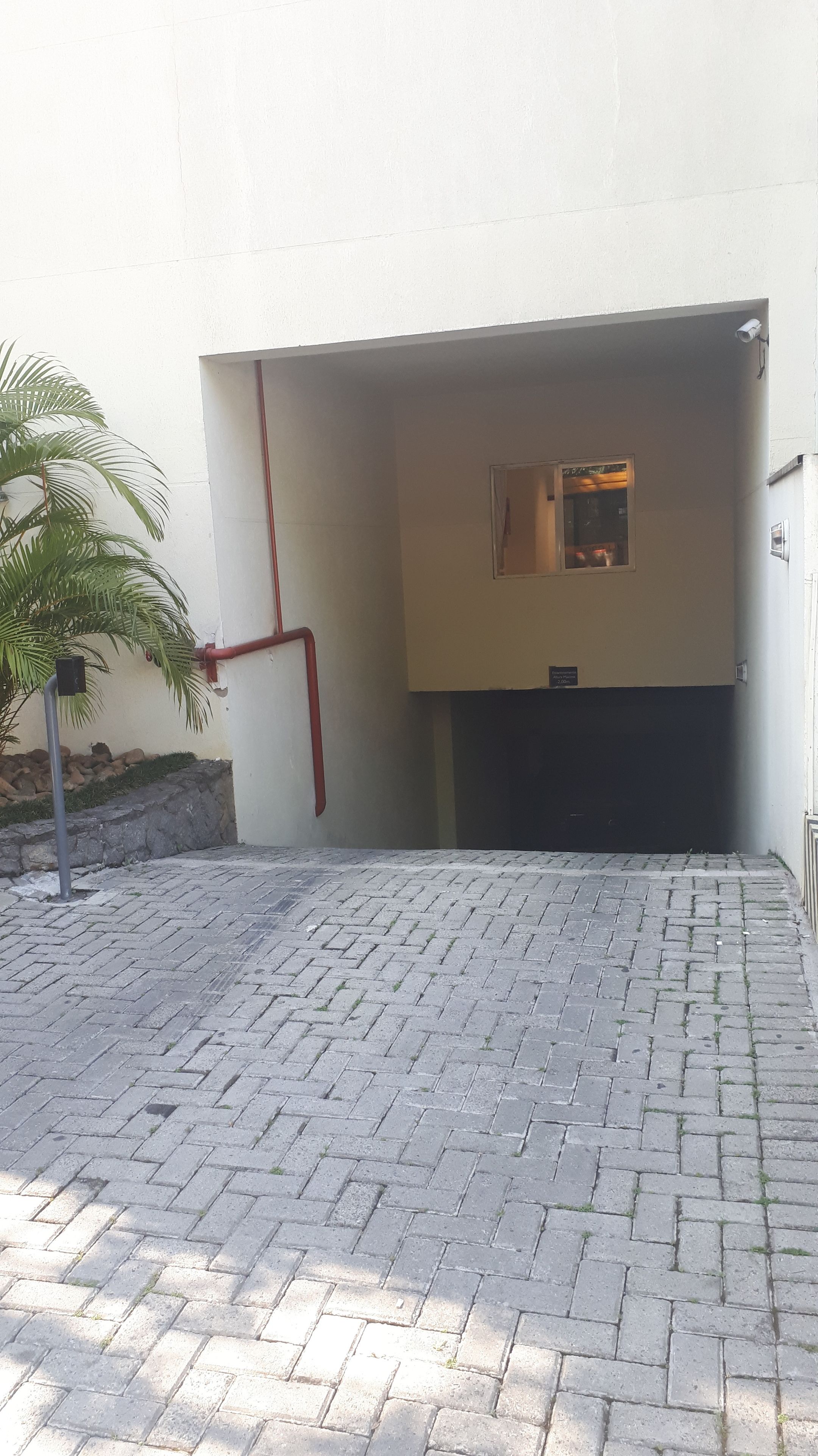 valet parking (surcharge) (30 per day)