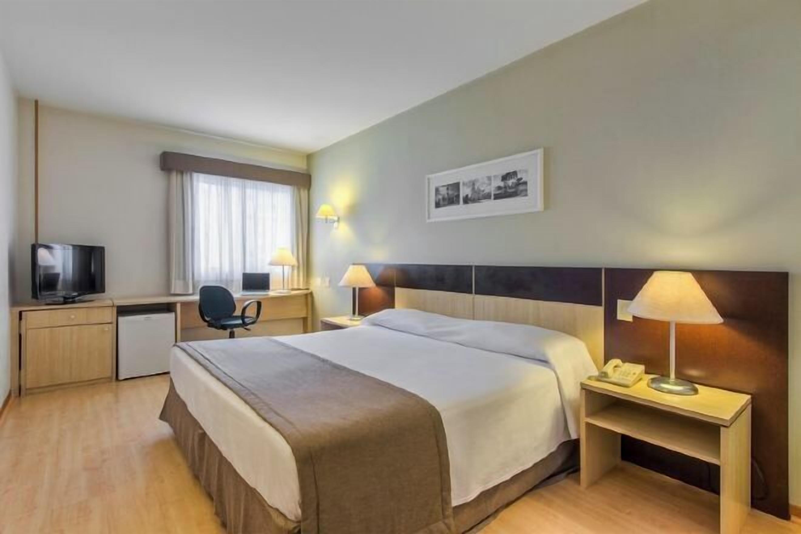 Minibar, in-room safe, individually decorated, individually furnished