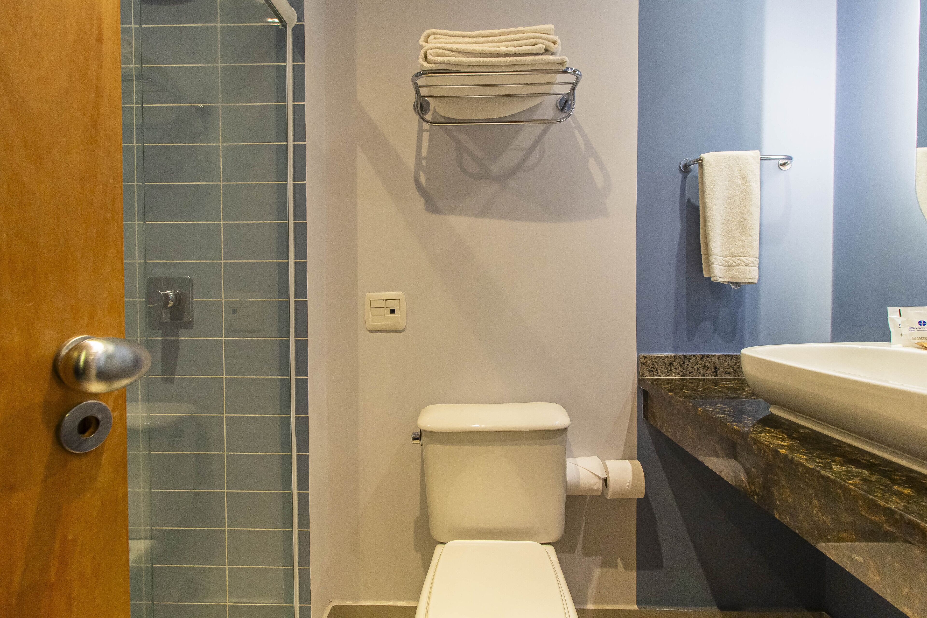 standard room, 3 single beds | 1 bedroom, minibar, in-room safe, individually decorated