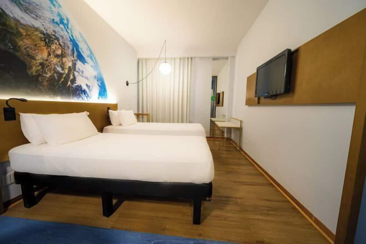 Minibar, in-room safe, individually decorated, individually furnished