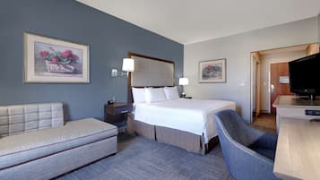 One king study sofabed non smoking | Living area