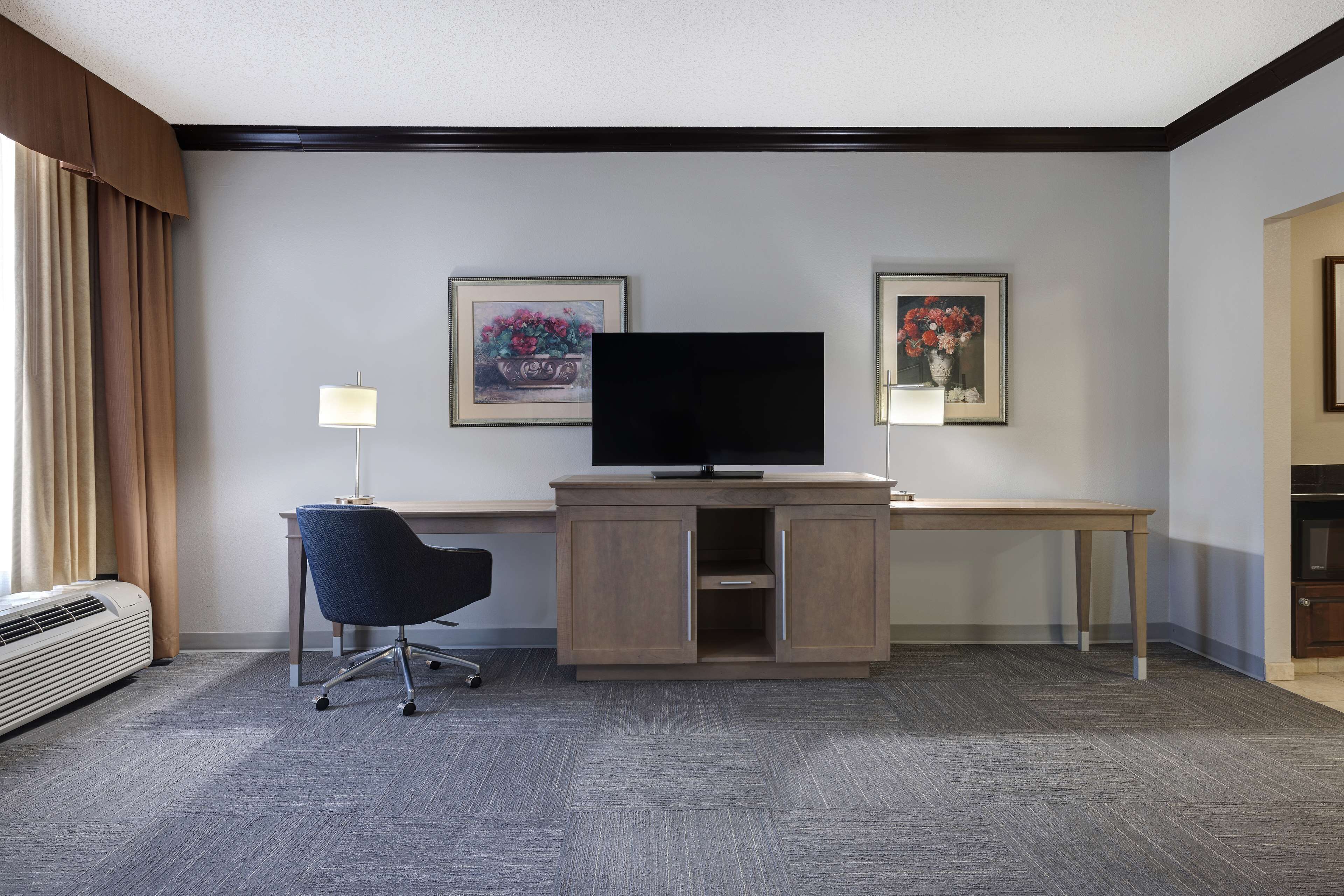 room, 1 king bed, non smoking | living area | 27-inch tv with satellite channels, video game console