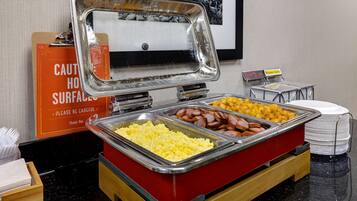 Café da manhã com buffet grátis todos os dias